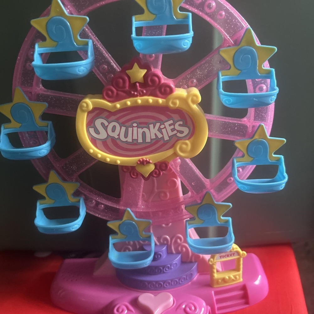 squinkies ferris wheel pink, blue, and yellow toy Tested